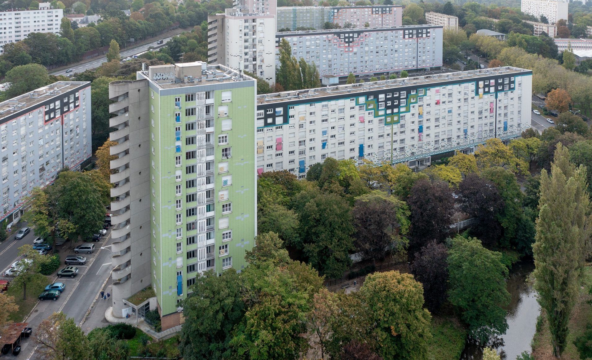 Ensemble de bâtiments de logement social, en plein renouvellement urbain
