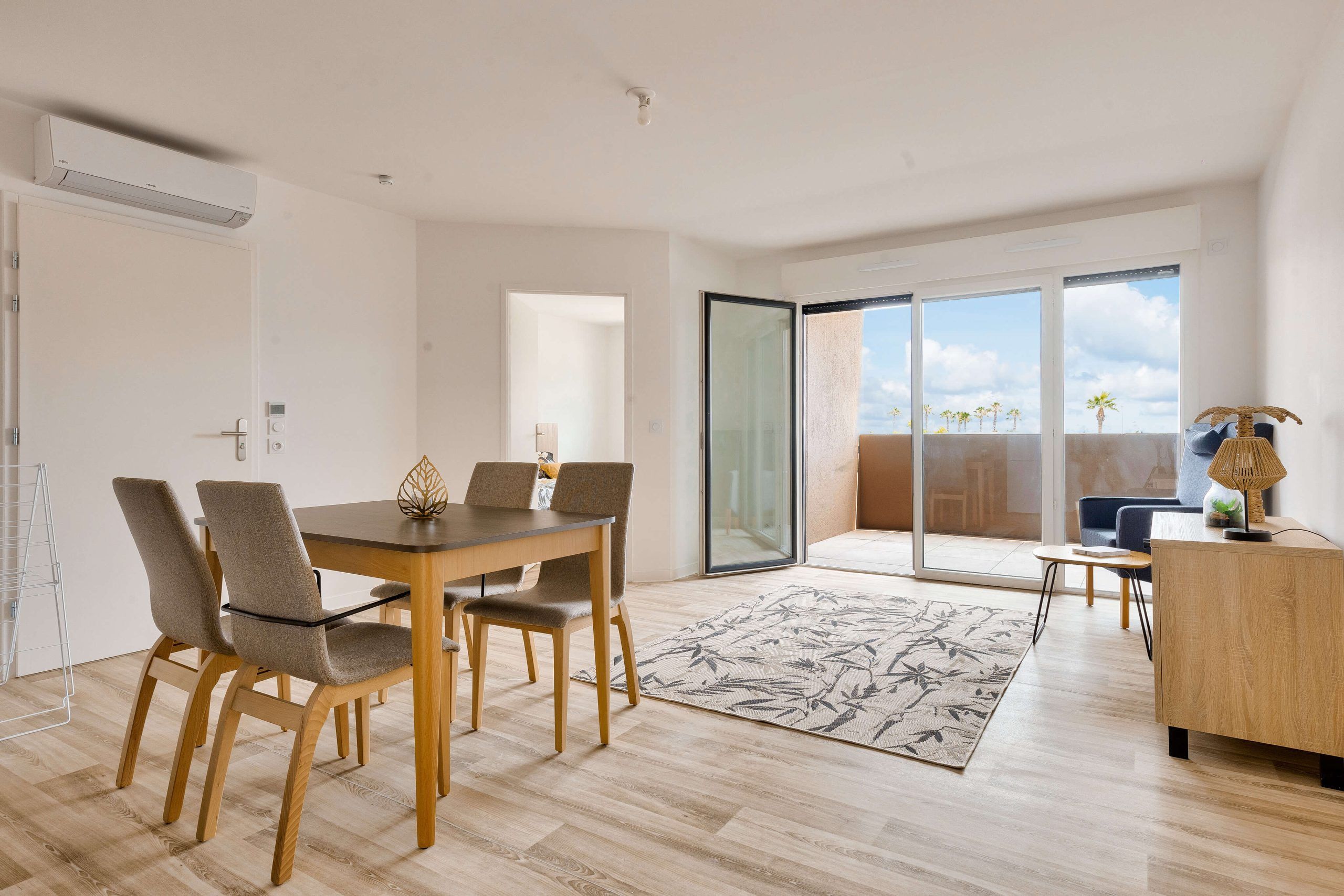 Appartement meublé, avec domotique et balcon, adapté aux seniors.